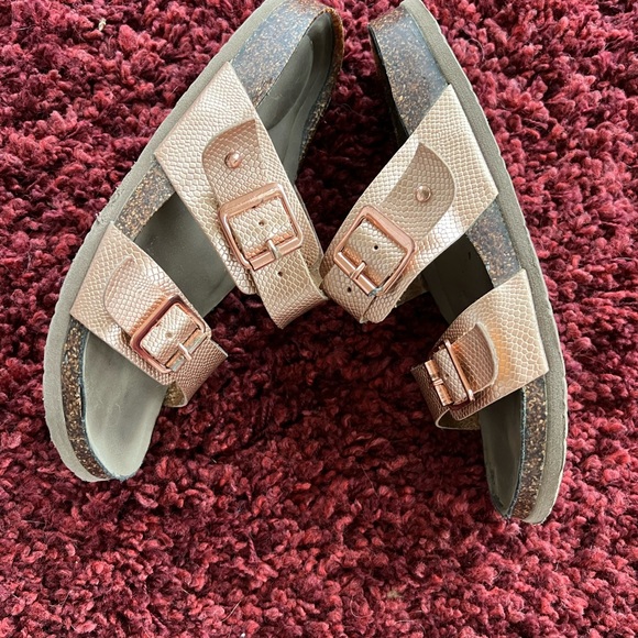 Madden Girl Rose Gold Arizona style 2 strap sandals 91/2” anklet included. - Picture 3 of 6